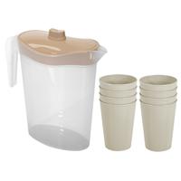 Waterkan/sapkan met deksel beige - 2,5 liter - kunststof - met 8x stuks kunststof glazen 300 ml