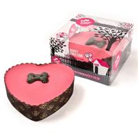 The Barking Bakery yoghurt topped pawty cake roze hart met kaars
