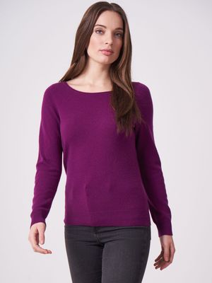 Basic fijngebreide boothals trui van biologisch cashmere