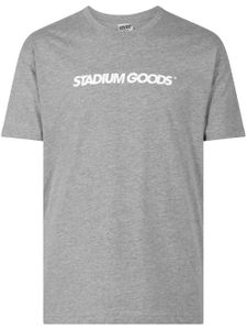 STADIUM GOODS® t-shirt Horizontal Logo 'Grey' - Gris