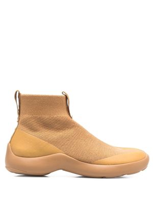 Tabi Footwear baskets montantes à bout Tabi - Tons neutres