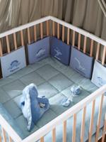 Kinderbedbumper / boxbumper KLEINE DINO Oeko-Tex®. grijsblauw met print