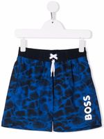 BOSS Kidswear short de bain à logo imprimé - Bleu