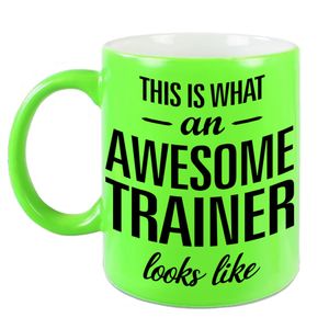 Awesome trainer cadeau mok / beker neon groen 330 ml