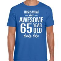 Awesome 65 year - 65 jaar verjaardag cadeau - t-shirt - blauw - heren