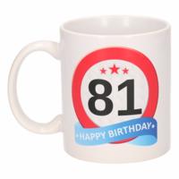 81 jaar Verjaardag koffiemok - cadeau beker - stopbord print - 300 ml - keramiek - wit