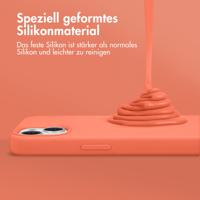 Accezz Liquid Silicone Backcover met MagSafe iPhone 15 Plus Telefoonhoesje Oranje - thumbnail