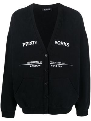 Raf Simons cardigan en polaire à imprimé texte - Noir