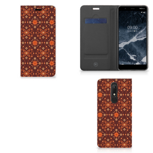 Nokia 5.1 (2018) Hoesje met Magneet Batik Brown