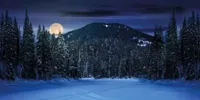 My Village Achtergrond doek - berglandschap nacht 150x75 cm