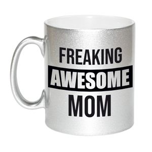 Moeder cadeau zilveren mok / beker freaking awesome mom