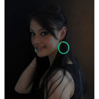 1x Paar groene neon glow in the dark oorbellen 1x Paar groene neon glow in the dark oorbellen