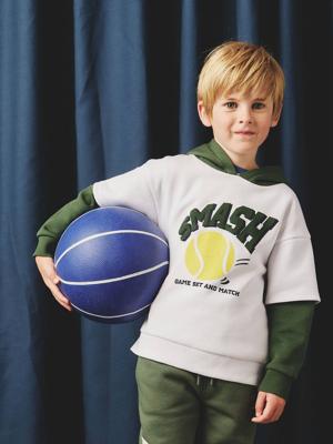 Jongenssweatshirt met dubbele mouwen en ballonopdruk in reliëf dennen