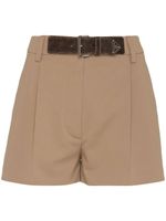 Prada short Gabardine à taille ceinturée - Marron - thumbnail