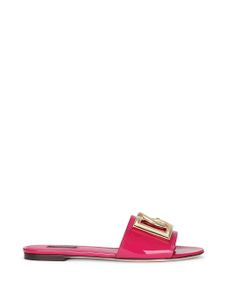 Dolce & Gabbana sandales en cuir verni à logo DG - Rose