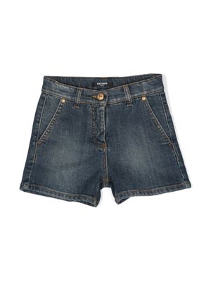Balmain Kids short en jean à pièce gravée - Bleu
