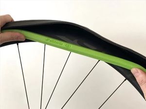 Vittoria Air-Liner Road Tube Insert M 28mm Groen