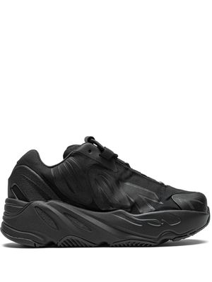 Adidas Yeezy Kids baskets Yeezy Boost 700 MNVN Triple Black - Noir