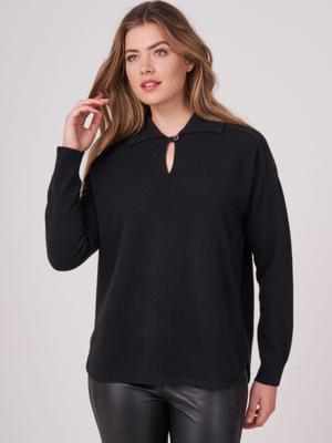 Cashmere trui met polokraag en plooi op de rug