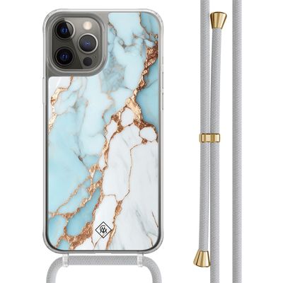 iPhone 12 (Pro) hoesje met grijs koord - Marmer lichtblauw