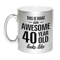 Awesome 40 year - verjaardag cadeau koffiemok - beker - zilver - 330 ml - 40 jaar geworden