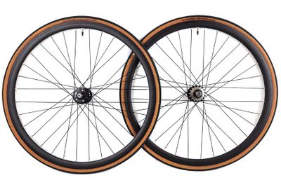 Santafixie 30mm Wielset + Binnenbanden + Banden - Zwart Classic Santafixie 30mm Wielset + Binnenbanden + Banden - Zwart Classic