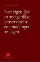 Over eigenlijke en oneigenlijke conservatoire vreemdelingenbeslagen (Paperback) Over eigenlijke en oneigenlijke conservatoire vreemdelingenbeslagen (Paperback)