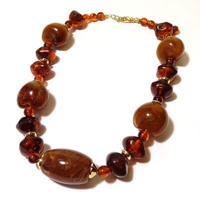 Korte Ketting met Bruine Kralen