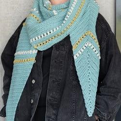 Haakpatroon Yarn and Colors Asymmetrical Scarf