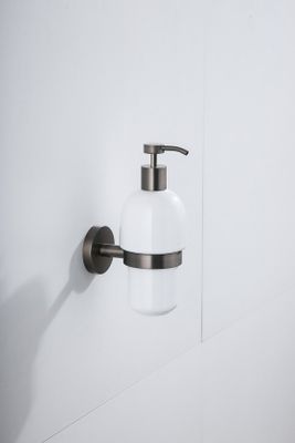 Zeepdispenser SaniClear Iron | Wandmontage | Messing | Rond | Verouderd ijzer - Gunmetal