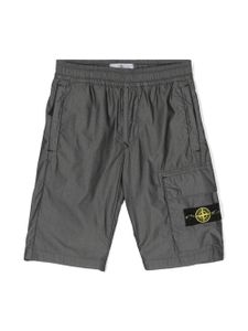 Stone Island Junior short à motif Compass - Gris