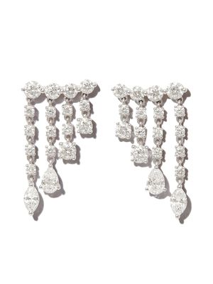 Anita Ko boucles d'oreilles pendantes en or blanc 18ct ornées de diamants - Argent