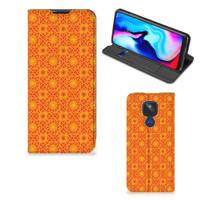 Motorola Moto G9 Play | Hoesje met Magneet | Batik Oranje