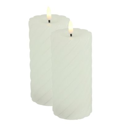 Luxe LED kaars/stompkaars - 2x - wit - D7,5 x H15 cm - timer - warm wit licht Luxe LED kaars/stompkaars - 2x - wit - D7,5 x H15 cm - timer - warm wit licht