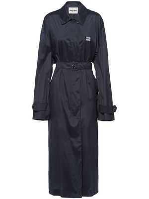 Miu Miu trench ceinturé Technical à logo imprimé - Bleu