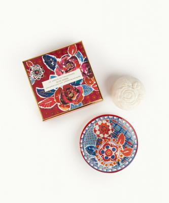 Fragonard Soaps & Shower Rose Ambre Geparfumeerde Zeep met Zeephouder 150gr Fragonard Soaps & Shower Rose Ambre Geparfumeerde Zeep met Zeephouder 150gr