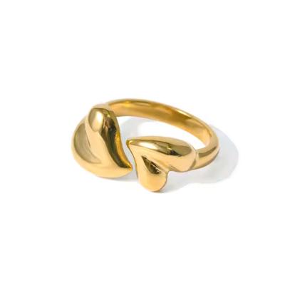 Ring met gouden hartjes