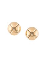 CHANEL Pre-Owned boucles d'oreilles à logo embossé - thumbnail