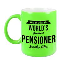 Cadeau mok / beker how the worlds greatest pensioner looks like - neon groen - afscheid/ pensioen/ VUT - feest mokken - thumbnail