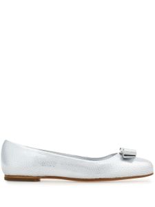 Ferragamo ballerines Vara Bow à fini métallisé - Argent