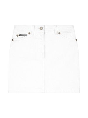 Dolce & Gabbana Kids jupe en jean à plaque logo - Blanc
