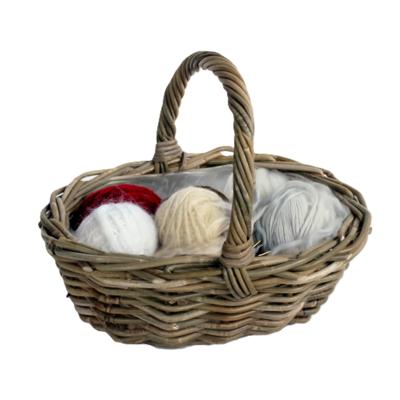 Mand met hengsel - bruin - 36 x 28 x 14 cm - rotan - gevlochten riet - hengselmand