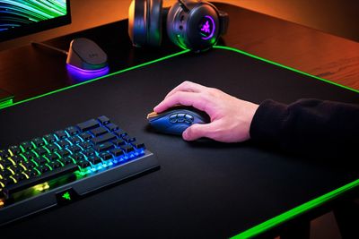 Razer Naga V2 Pro muis Gamen Rechtshandig RF Wireless + Bluetooth + USB Type-C Optisch 30000 DPI