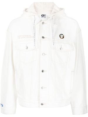 AAPE BY *A BATHING APE® veste en jean à patch logo - Blanc