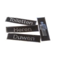 Sticker zwart met deurtekst zilver