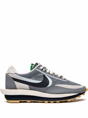 Nike x CLOT x sacai baskets LDWaffle 'Cool Grey' - Gris