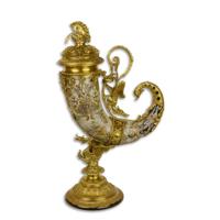 A BRONZE MOUNTED PORCELAIN CORNUCOPIA HORN