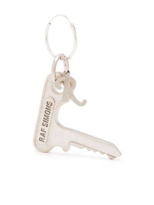 Raf Simons boucle d'oreille pendante à logo gravé - Argent