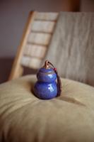 Urn voor Verbondenheid Donkerblauw - Rouwverwerking - Spiritueelboek.nl Urn voor Verbondenheid Donkerblauw - Rouwverwerking - Spiritueelboek.nl