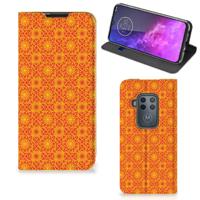Motorola One Zoom | Hoesje met Magneet | Batik Oranje